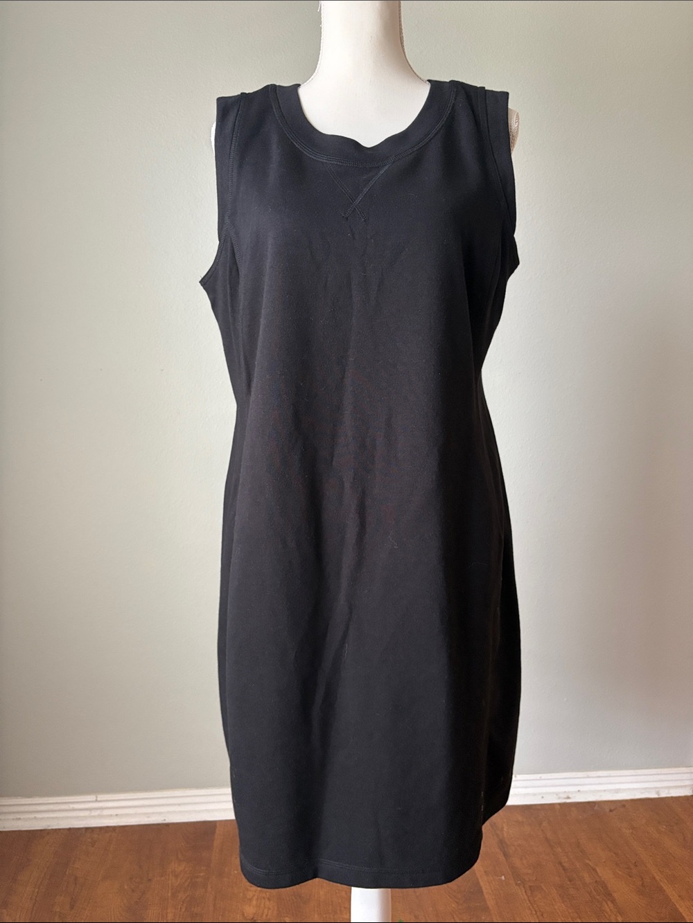 Livi | NWT Black Sleeveless Midi Sheath Dress